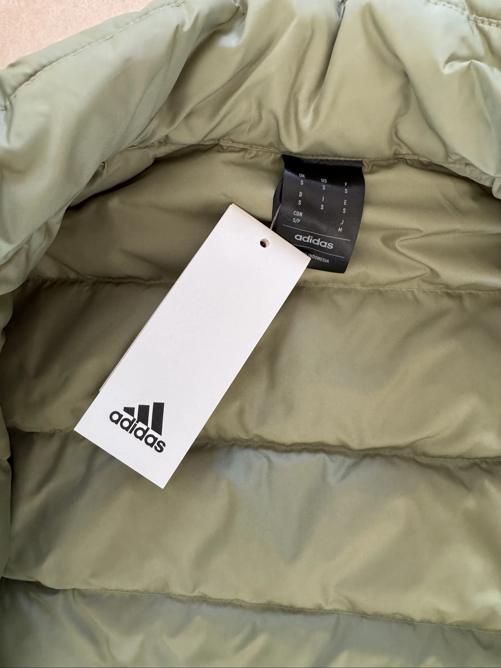 Authentic Adidas Essentials 3 sleeveless puffer jacket new size S – photo 8